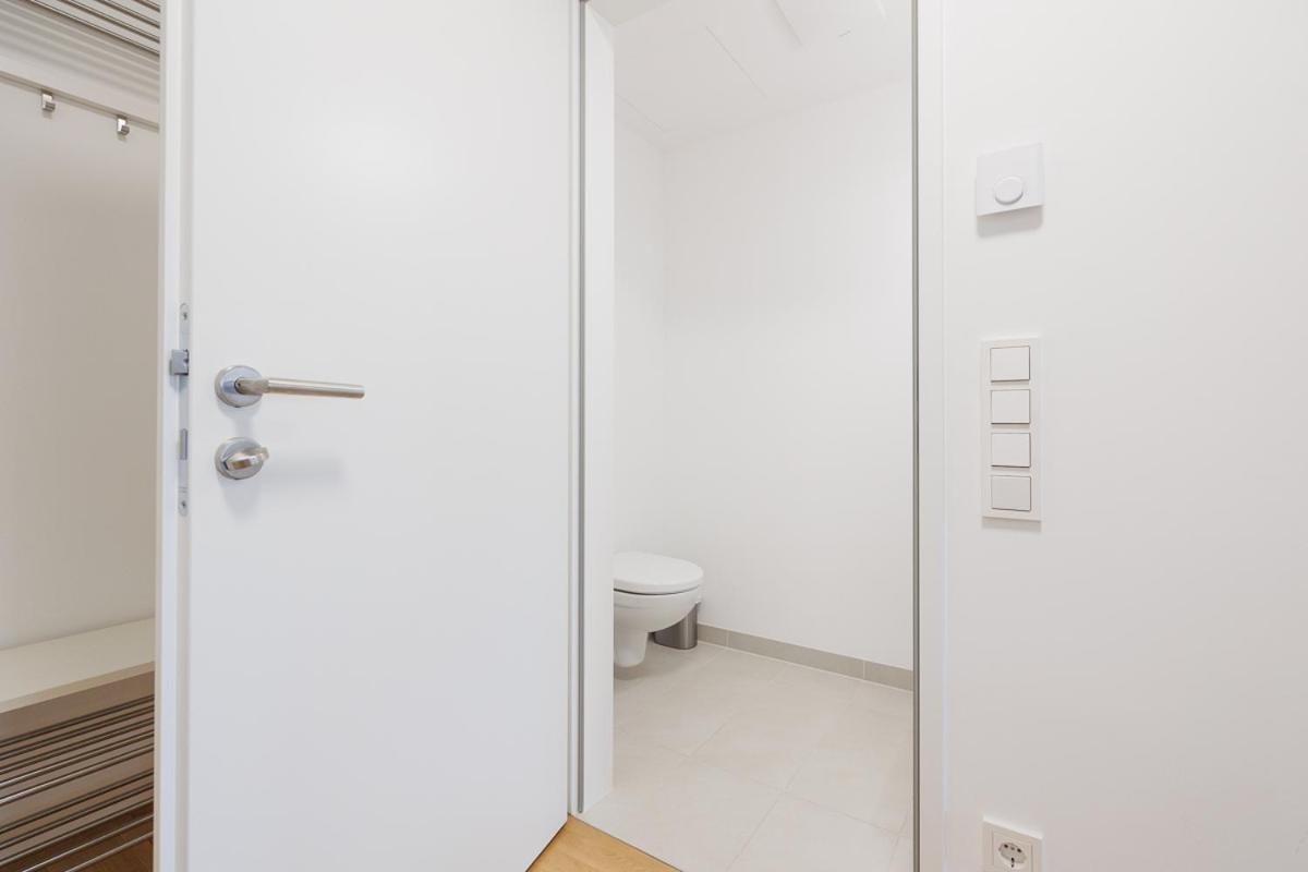Lovely Apartment In Marina Tower - 10Min To City Center Виена Екстериор снимка