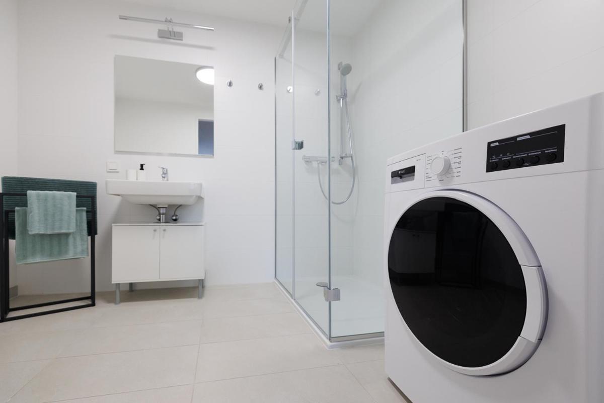 Lovely Apartment In Marina Tower - 10Min To City Center Виена Екстериор снимка